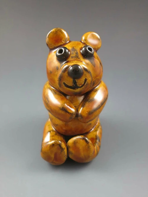 This free art lesson plan shows you how to create honey bear kiln fire clay teddy bears with your students!  This is a great intro to clay lesson plan for elementary and middle school students.